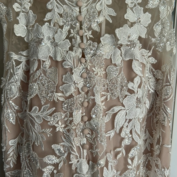 Badgley Mischka Elyse Wedding Dress - Picture 11 of 14